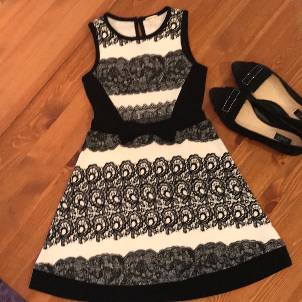 EUC Girls Sleeveless Dress, Black & Cream Girls Size: 10